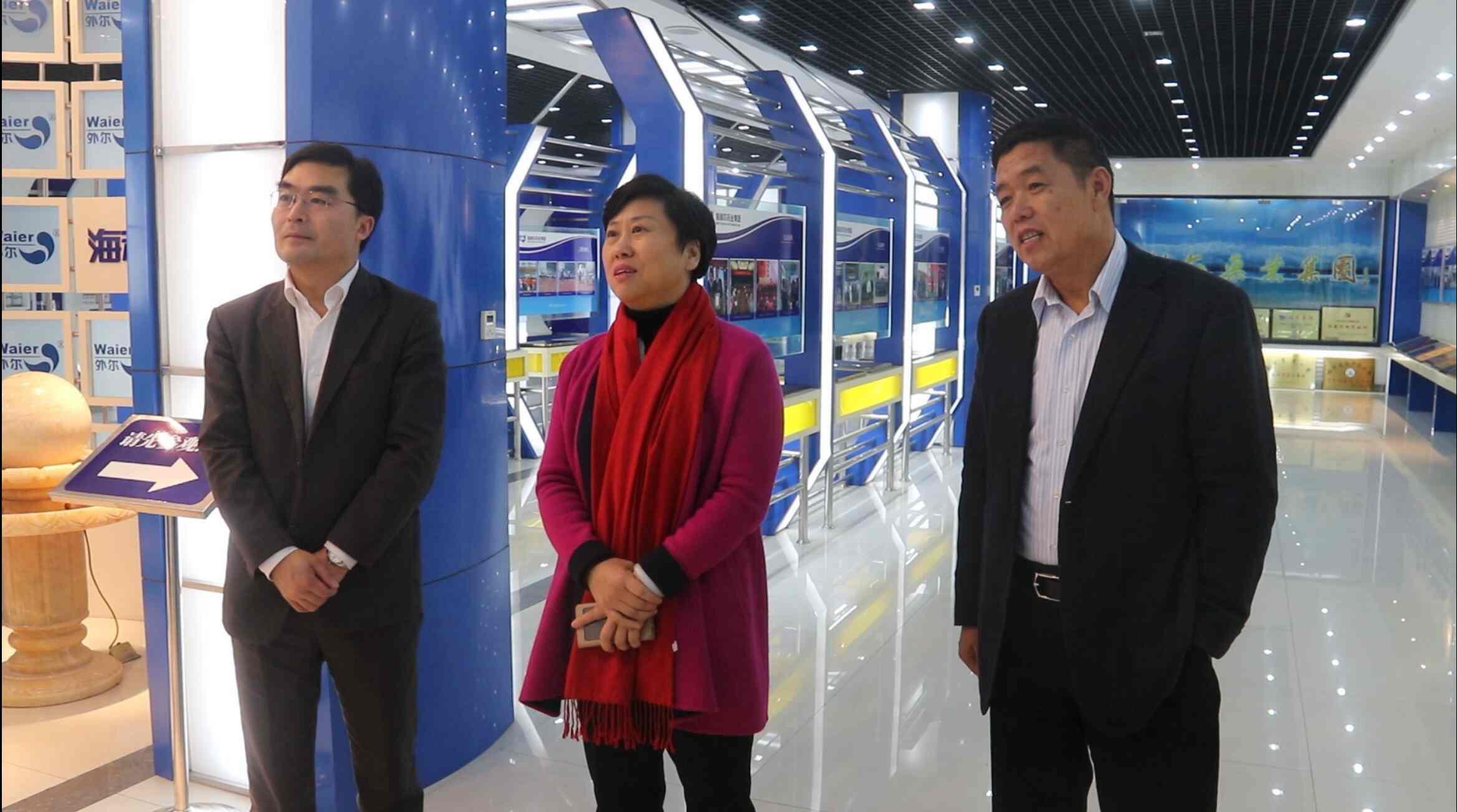 青島市政協(xié)副主席、市工商聯(lián)主席姜巧珍到集團(tuán)調(diào)研